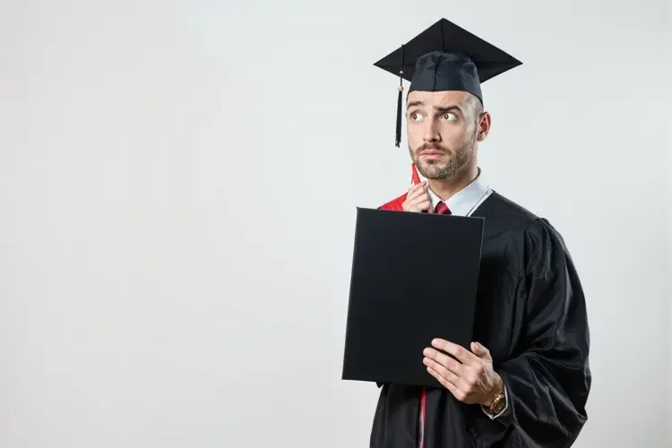 某主播被扒学历造假，人设崩塌